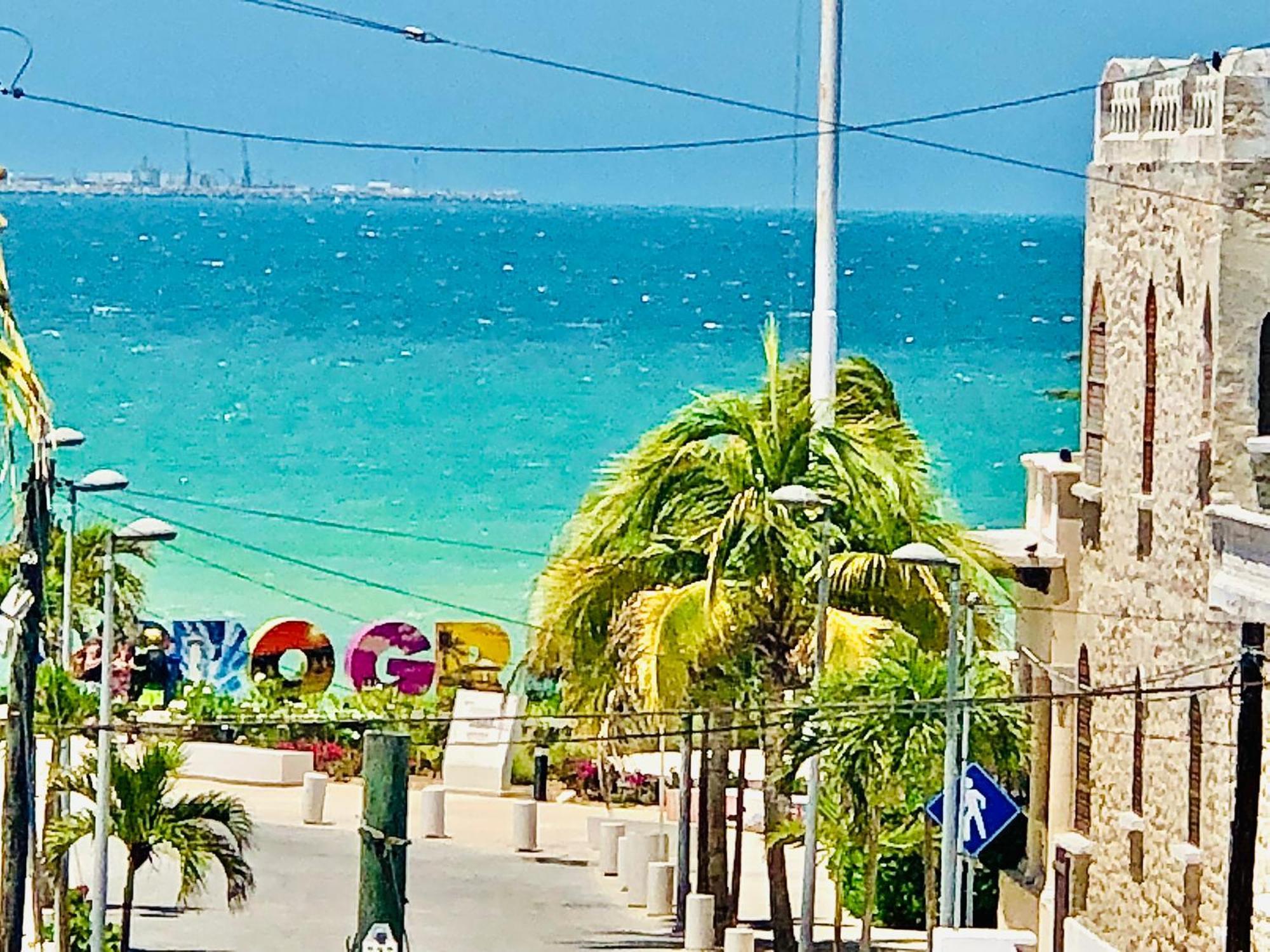 Malecon Beach House In Progreso 1 Block From Beach Экстерьер фото