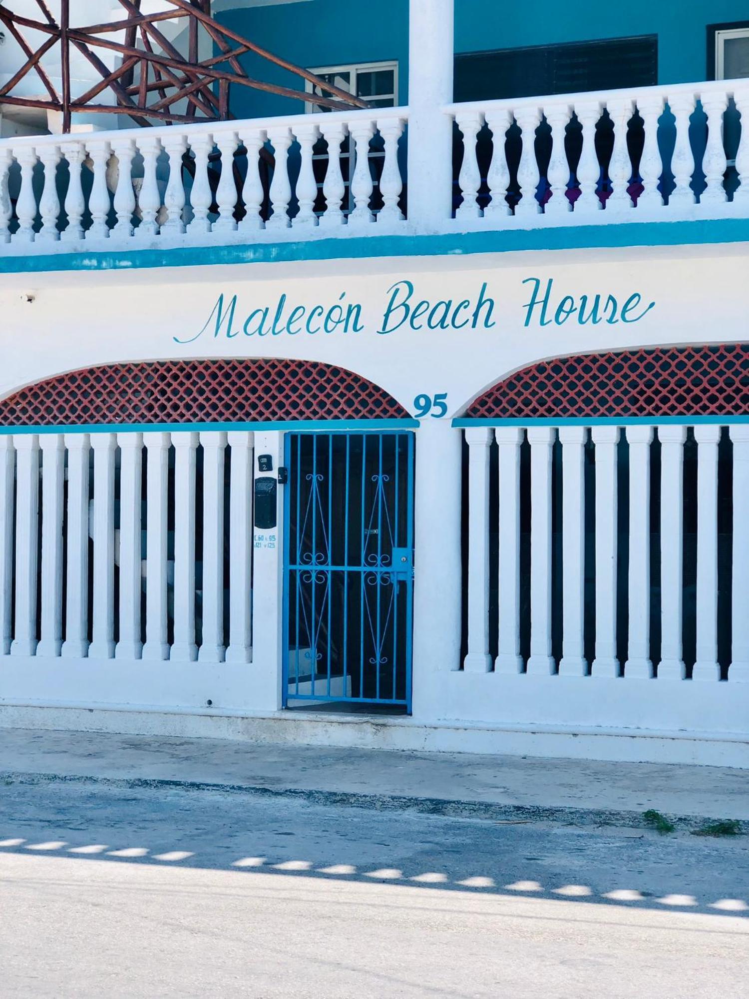 Malecon Beach House In Progreso 1 Block From Beach Экстерьер фото